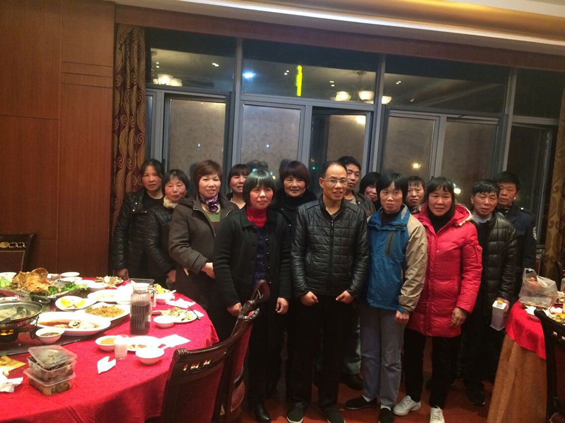 2014年退休员工与总司理合影