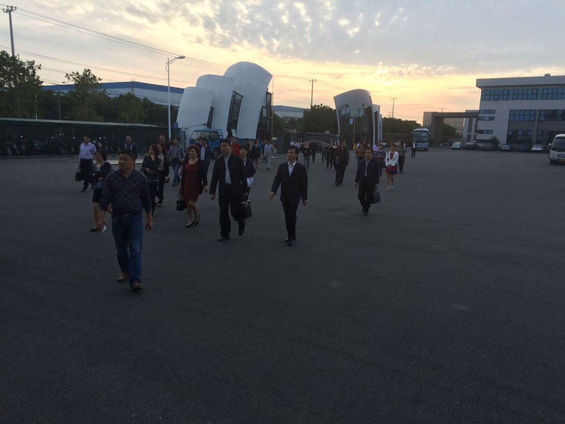 吴镇长向导班子