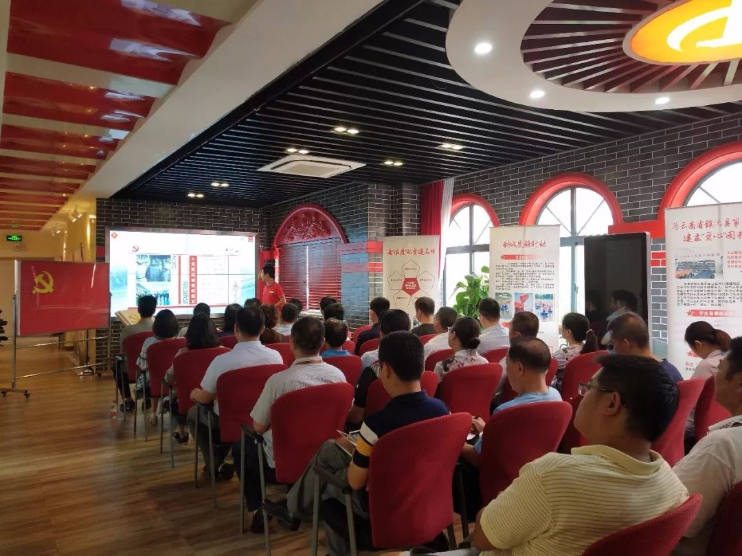 重温入党誓词，，，，，，，传承红色情怀