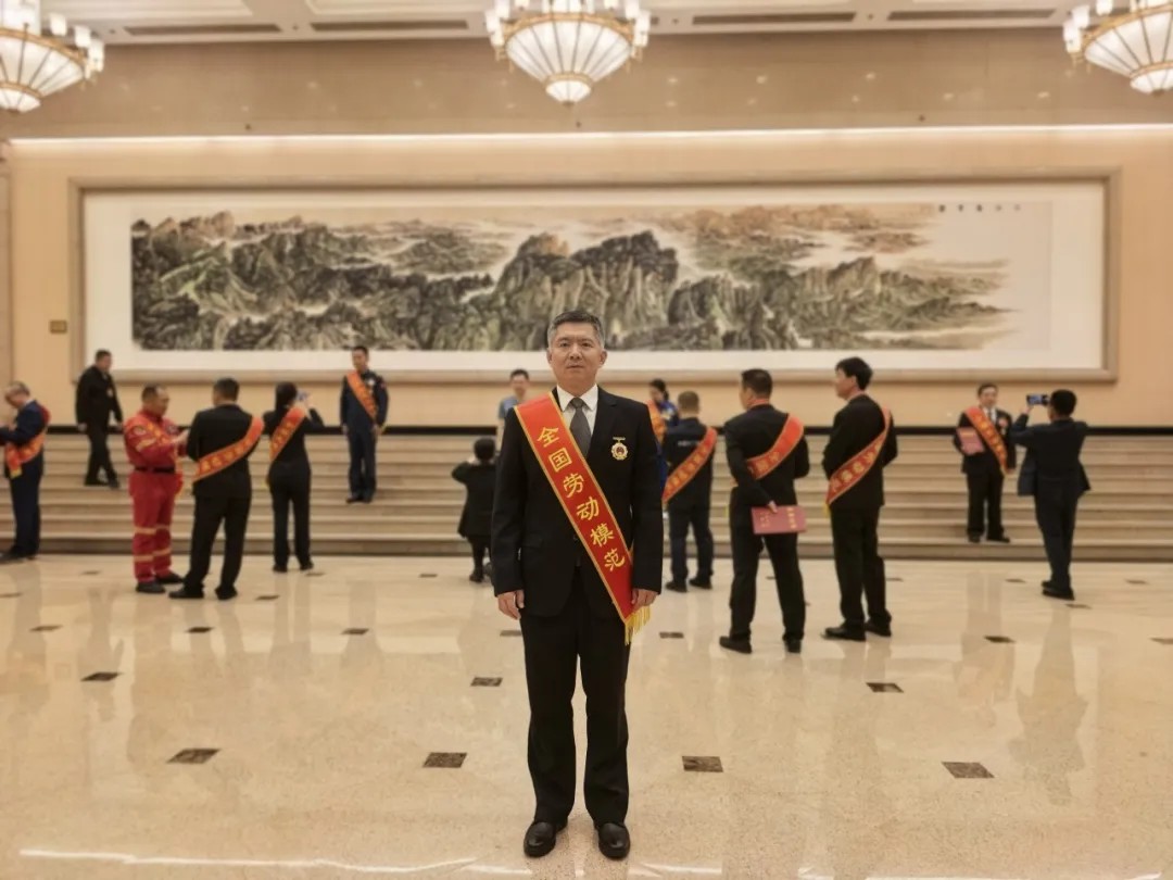 热烈祝贺韩宝忠同志荣获天下劳动模范称呼